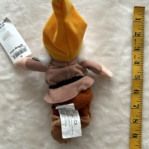 New Disney Store Sneezy Plush - Picture 3 of 4